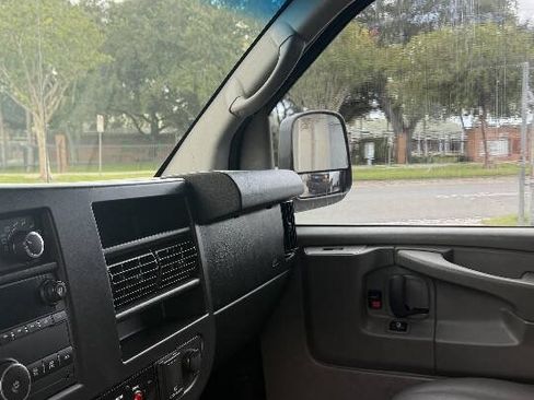 Used 2015 Chevrolet Express 2500 RWD image 23