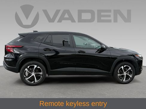 Used 2024 Chevrolet Trax RS w/ Sunroof Package FWD image 7