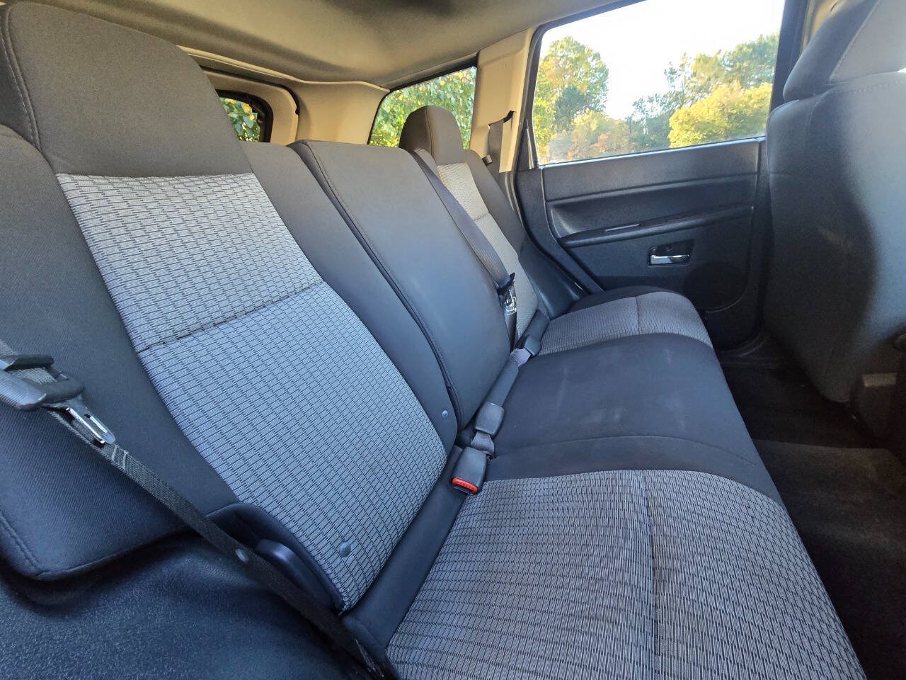 Used 2010 Jeep Grand Cherokee Laredo AWD/4WD image 30