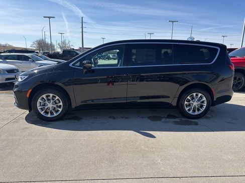 New 2026 Chrysler Pacifica Select image 27