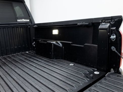 Used 2025 Toyota Tacoma SR5 AWD/4WD image 17
