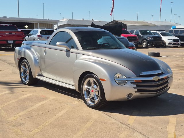 Used 2005 Chevrolet SSR w/ Preferred Equipment Group RWD image 3