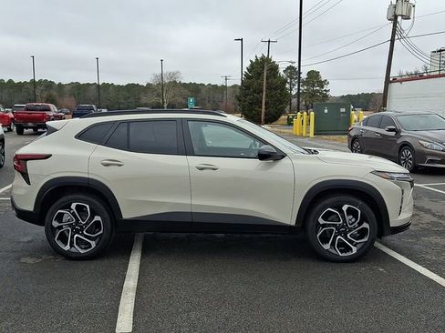 New 2026 Chevrolet Trax RS w/ Sunroof Package image 5