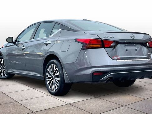 Used 2023 Nissan Altima 2.5 SV w/ SV Premium Package image 11