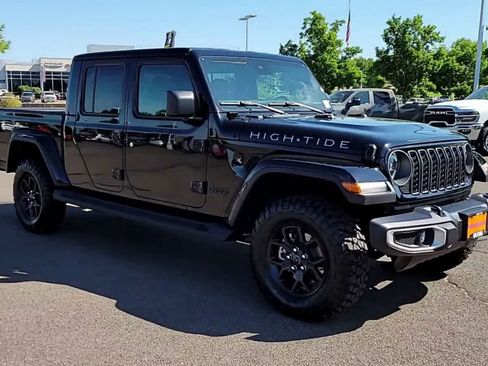 Used 2025 Jeep Gladiator Sport AWD/4WD image 2