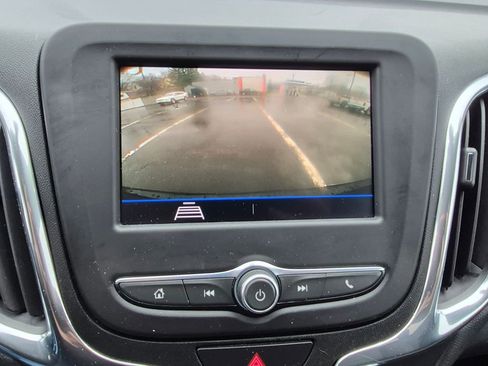 Used 2020 Chevrolet Equinox LT w/ Driver Convenience Package image 16