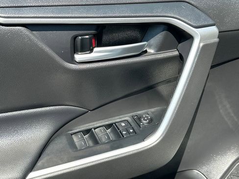 Used 2025 Toyota RAV4 XLE AWD/4WD image 18