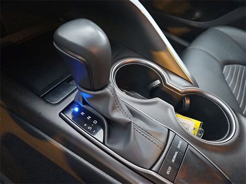 Used 2024 Toyota Camry SE image 16