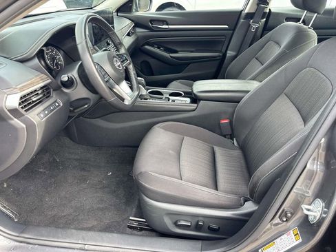 Used 2023 Nissan Altima 2.5 SV w/ SV Premium Package image 9