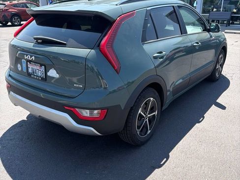 Used 2023 Kia Niro EX w/ EX Cold Weather Package FWD image 3