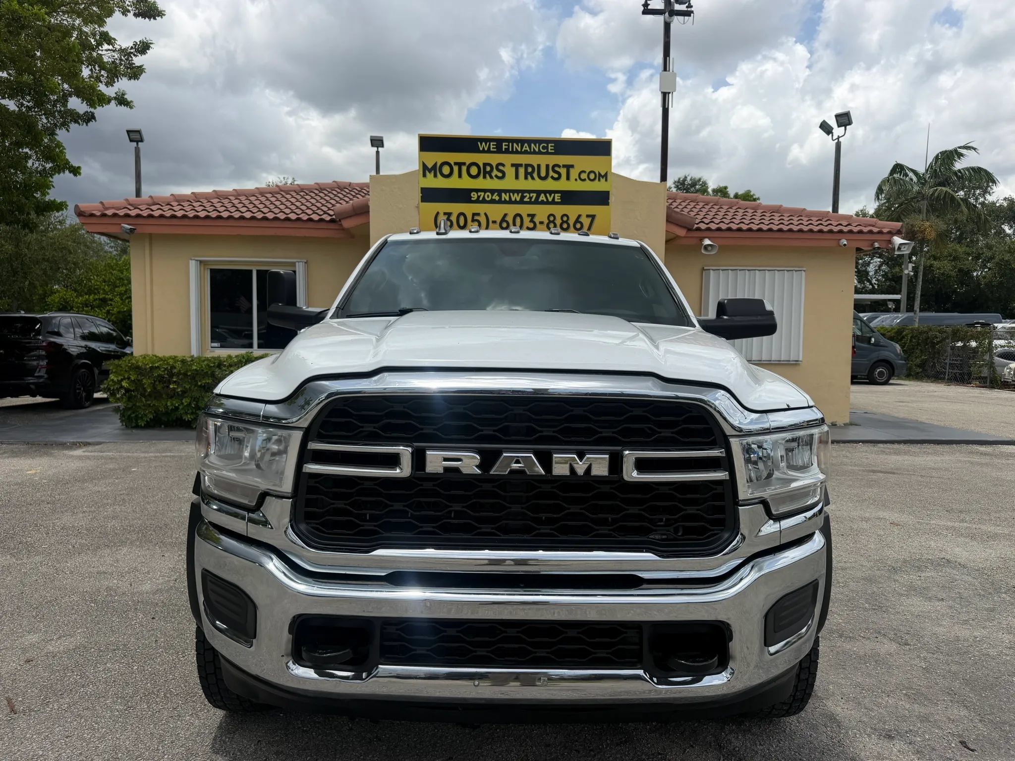 Used 2022 RAM 5500 4x4 Crew Cab Tradesman w/ Chrome Appearance Group image 8