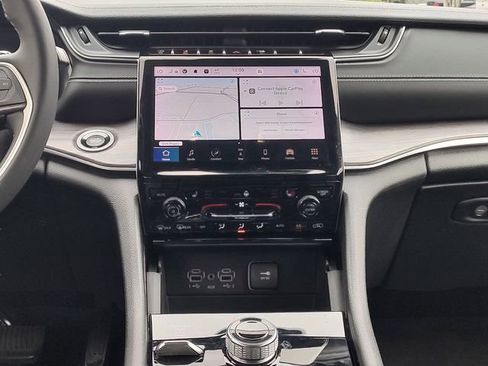 Certified 2023 Jeep Grand Cherokee Limited w/ Black Appearance Package AWD/4WD image 13