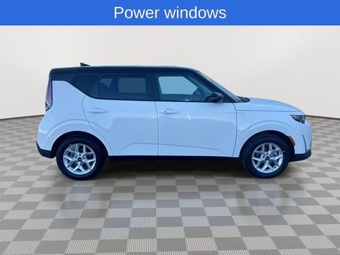 Certified 2025 Kia Soul S image 12