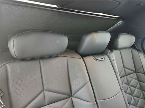 Used 2024 BMW 740i w/ Premium Package image 26