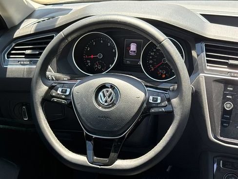 Used 2021 Volkswagen Tiguan SE w/ Panoramic Sunroof Package AWD/4WD image 12