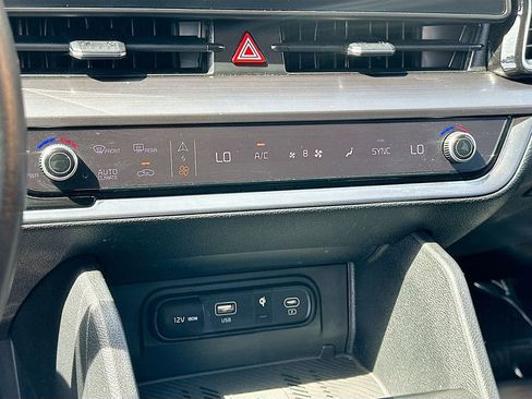 Used 2024 Kia Sportage EX image 16