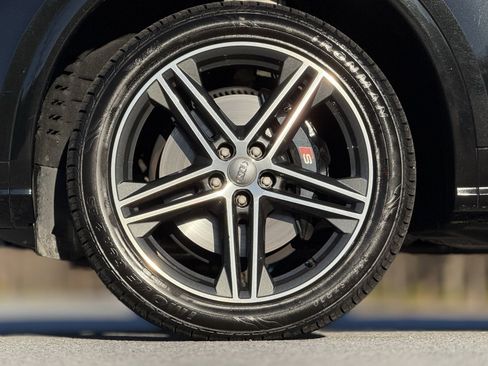 Used 2020 Audi SQ5 Premium Plus w/ Premium Plus Package image 17