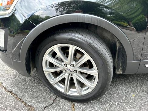 Used 2017 Ford Explorer Limited image 3