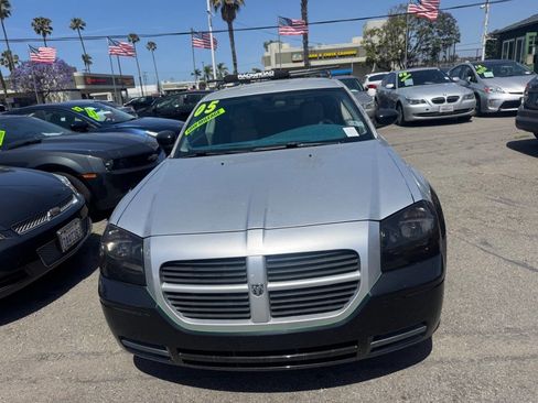 Used 2005 Dodge Magnum SE RWD image 3