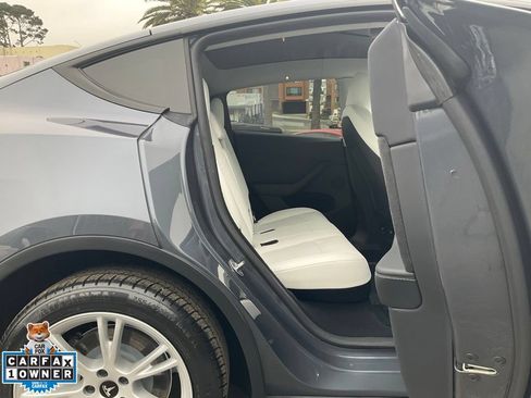 Used 2023 Tesla Model Y Long Range AWD/4WD image 48