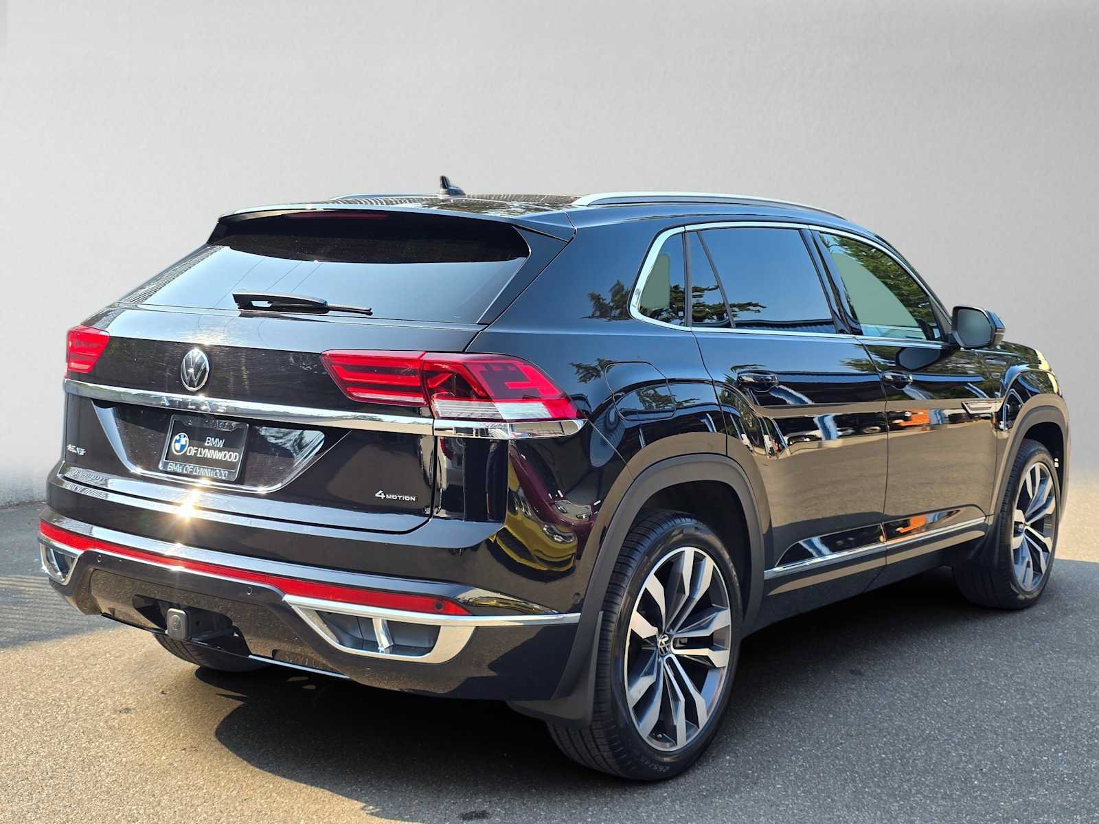 Used 2023 Volkswagen Atlas Cross Sport SEL Premium R-Line AWD/4WD image 3