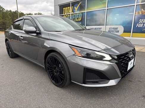 Used 2024 Nissan Altima 2.5 SL image 1