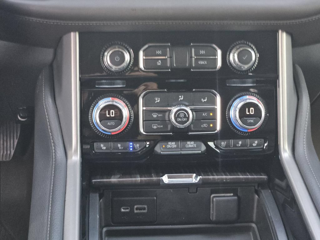 Used 2021 GMC Yukon Denali w/ Denali Premium Package AWD/4WD image 16