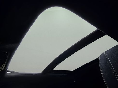 Used 2022 Land Rover Range Rover Velar R-Dynamic S image 24