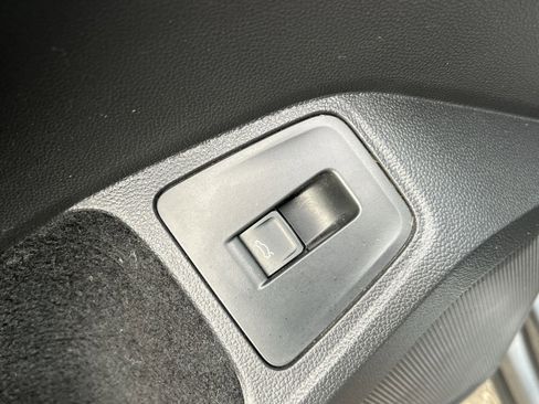 Used 2022 Volkswagen Tiguan SE w/ Panoramic Sunroof Package image 31