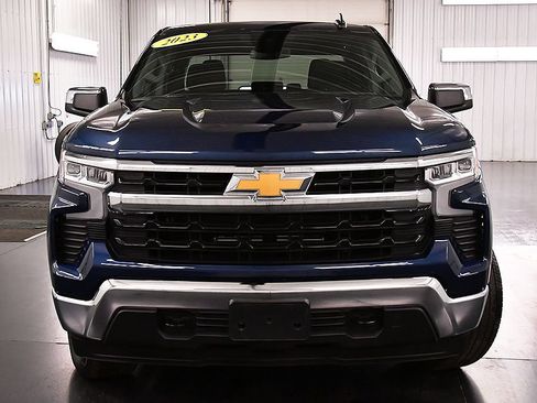 Used 2023 Chevrolet Silverado 1500 LT AWD/4WD image 2