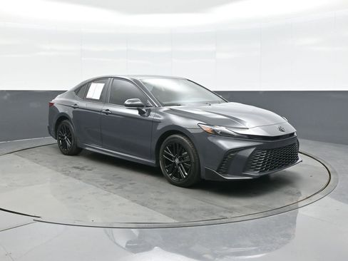 Certified 2025 Toyota Camry SE w/ Convenience Package image 1