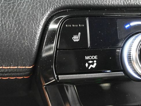 Used 2024 Honda Pilot TrailSport image 14