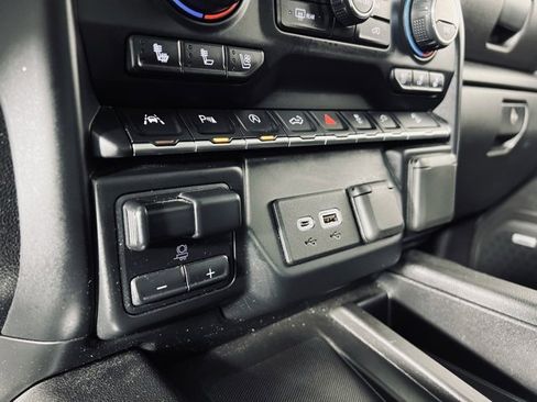 Used 2019 Chevrolet Silverado 1500 High Country image 31