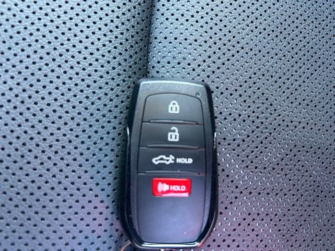 Used 2025 Toyota Tacoma Limited w/ Tow Tech Package AWD/4WD image 29