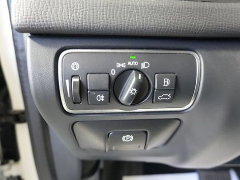 Used 2016 Volvo XC60 T5 Premier AWD/4WD image 22