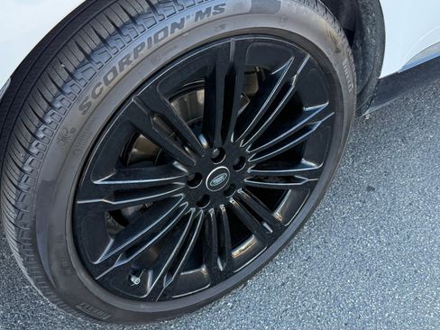 Used 2025 Land Rover Range Rover SE image 25