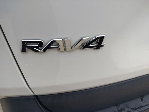 Used 2024 Toyota RAV4 XLE AWD/4WD image 9