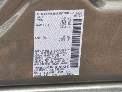 Used 2025 Nissan Altima 2.5 SV FWD image 21