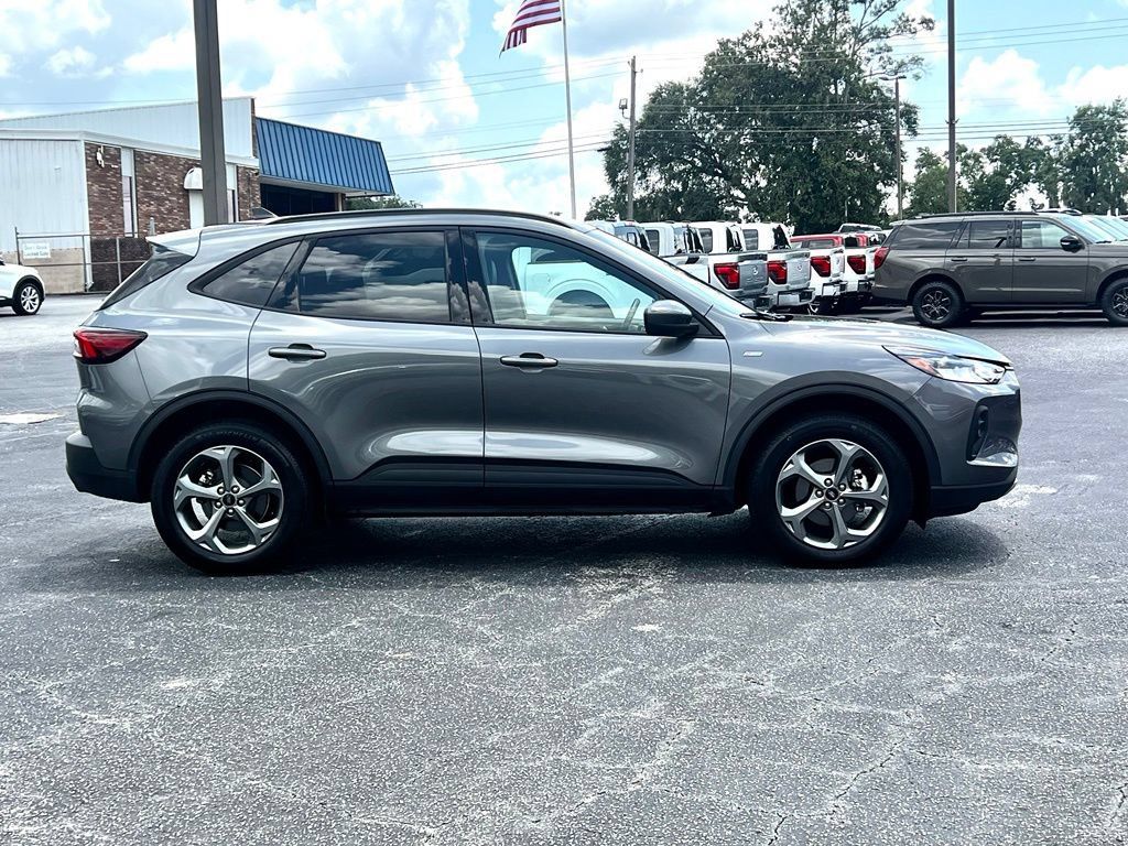 Used 2025 Ford Escape ST-Line Select AWD/4WD image 7