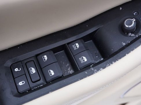 Certified 2024 Jeep Grand Cherokee L Limited w/ Luxury Tech Group II image 25