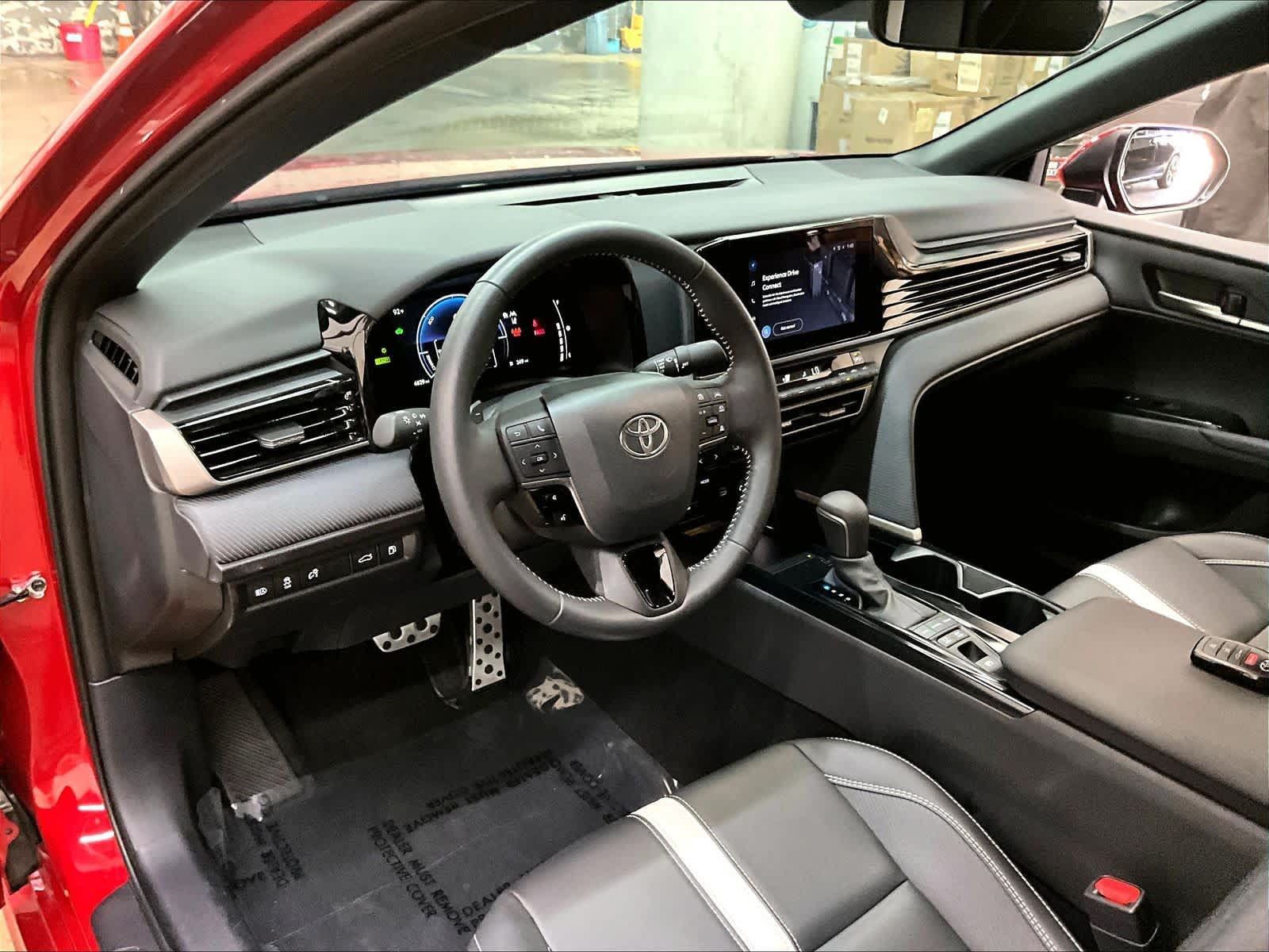 Used 2025 Toyota Camry SE w/ Convenience Package FWD image 17