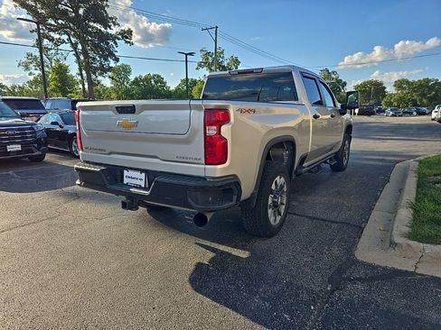 Used 2022 Chevrolet Silverado 2500 Custom w/ Custom Value Package AWD/4WD image 4