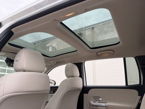 Used 2023 Mercedes-Benz GLB 250 4MATIC image 39