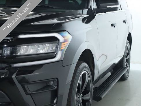 Used 2022 Ford Expedition Limited image 4