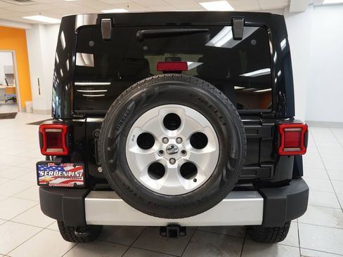 Used 2013 Jeep Wrangler Unlimited Sahara w/ Max Tow Pkg AWD/4WD image 10