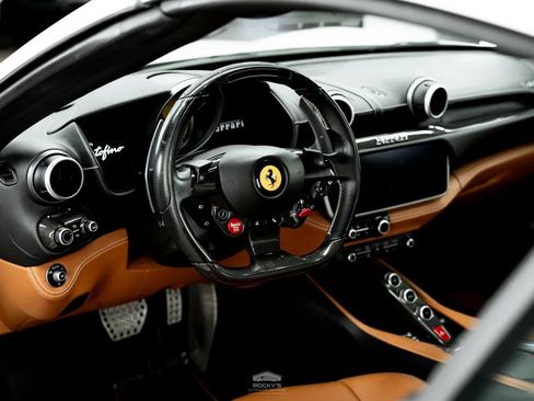 Used 2020 Ferrari Portofino RWD image 2