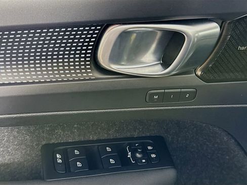 Used 2021 Volvo XC40 T5 R-Design w/ Advanced Package image 19