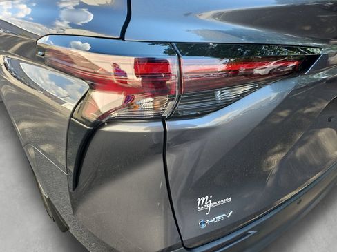 Used 2025 Toyota Sienna XLE FWD image 20