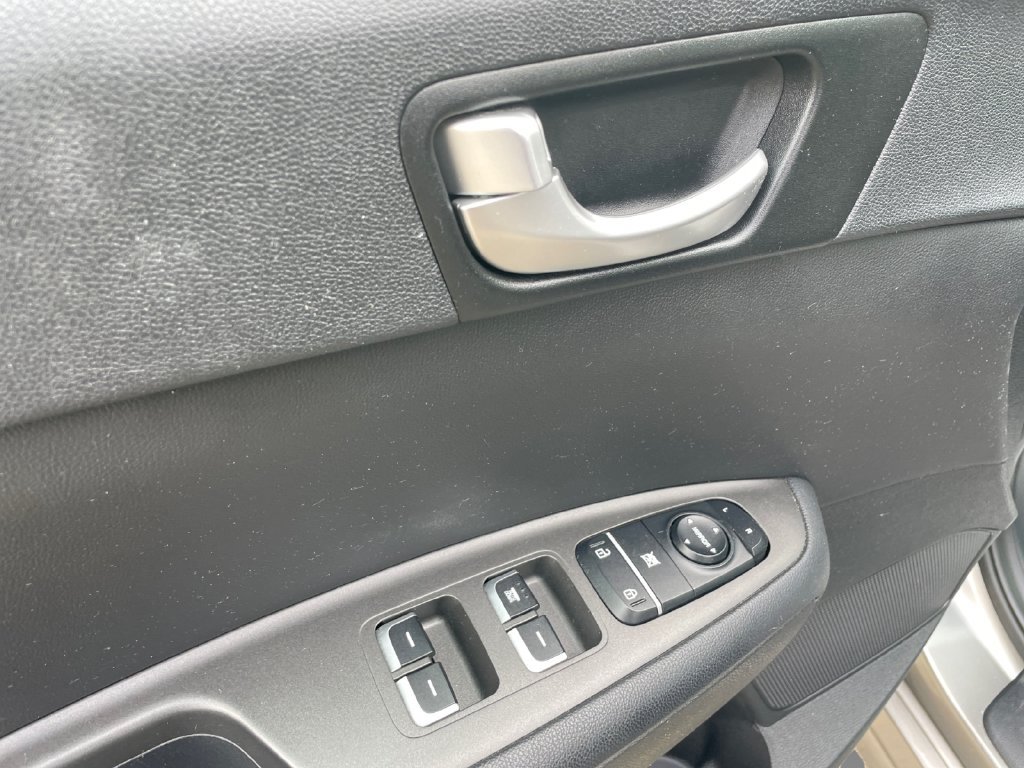 Used 2016 Kia Optima LX FWD image 23