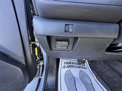 Used 2024 Chevrolet Colorado Trail Boss w/ Technology Package image 17